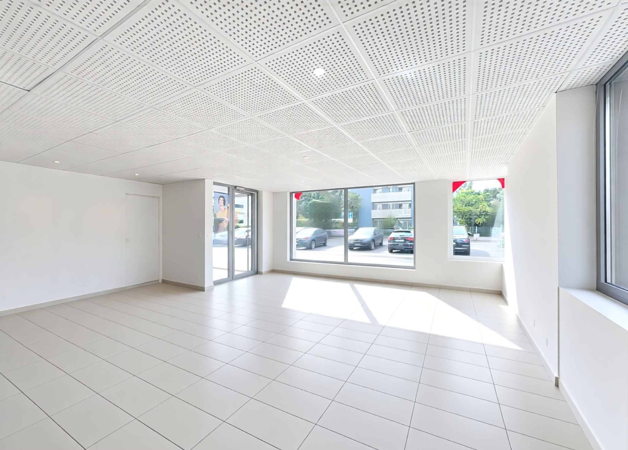 Superbe local commercial - A 1 min. à pied du Casino 