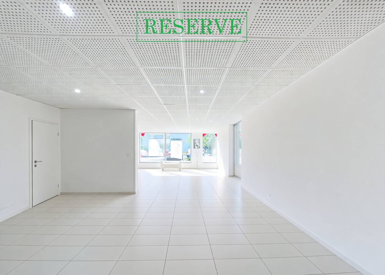 Superbe local commercial - A 1 min. à pied du Casino 