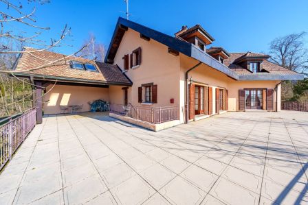 Grande maison familiale dans cadre intime et au calme total