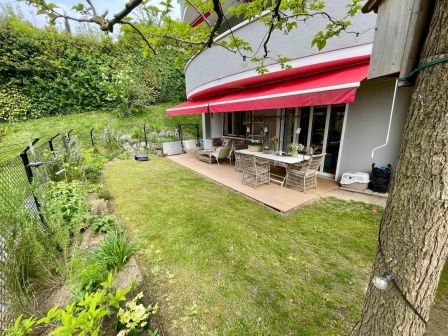 Appartement 3.5 pièces rénové avec terrasse & jardin, au calme.