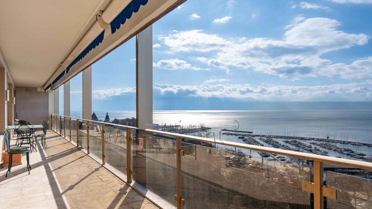 Somptueux attique de 7 pièces
en première ligne du lac
