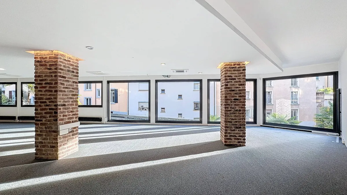 Loft contemporain de 300 m² avec jardin privé au centre de Montreux