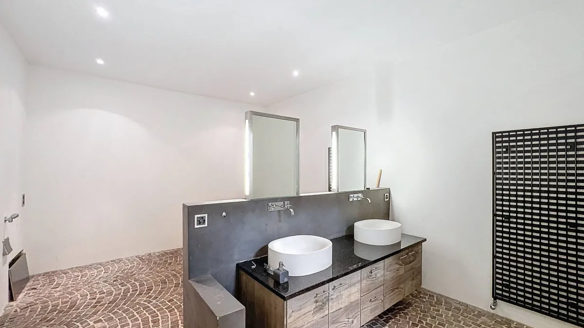 Loft contemporain de 300 m² avec jardin privé au centre de Montreux