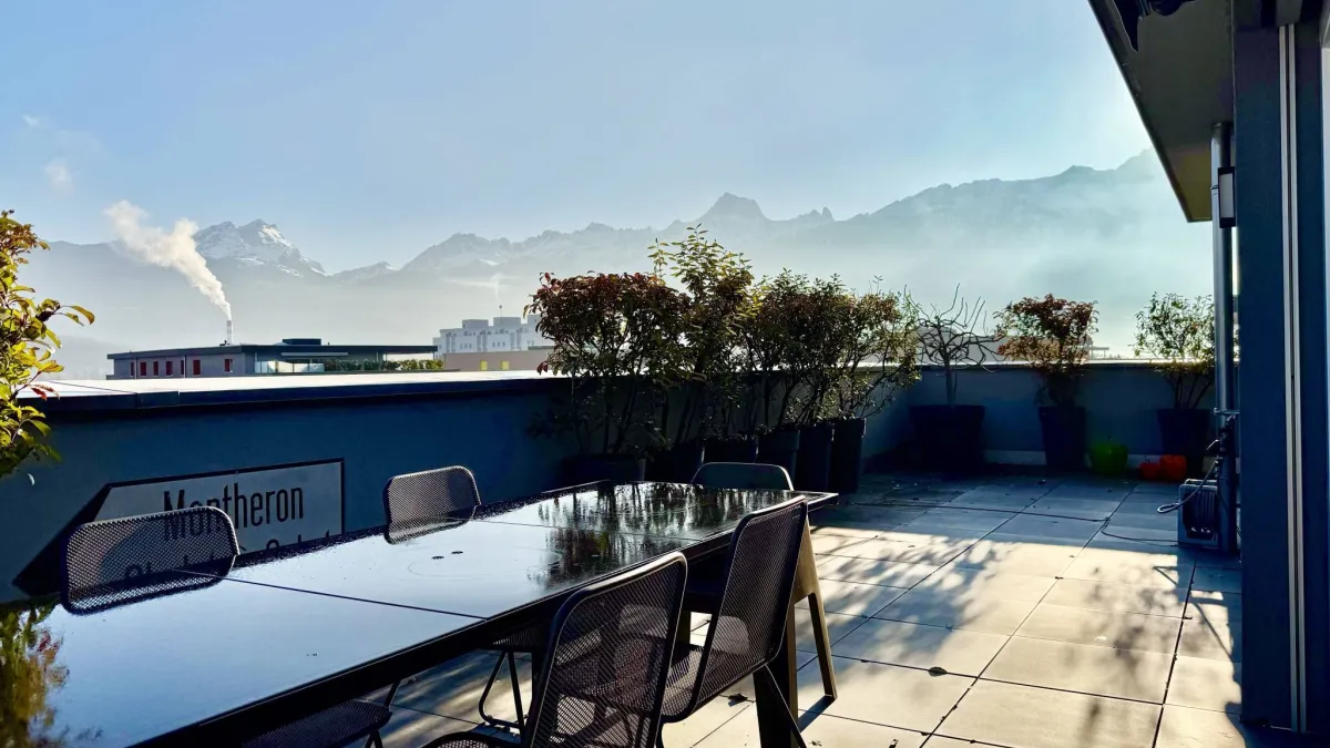 Attique 5.5 pièces - terrasse panoramique de 106 m2