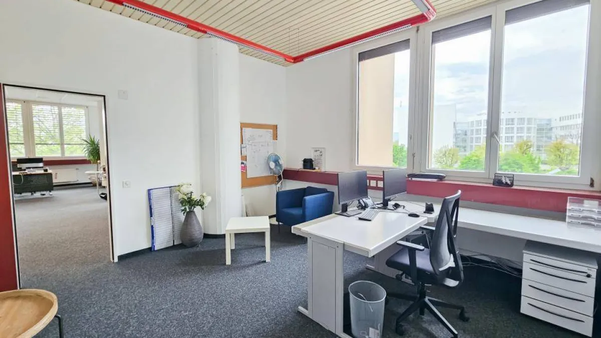 Bureaux/artisanal au 1er étage 234m² à vendre avec 6 places de parking intérieures 