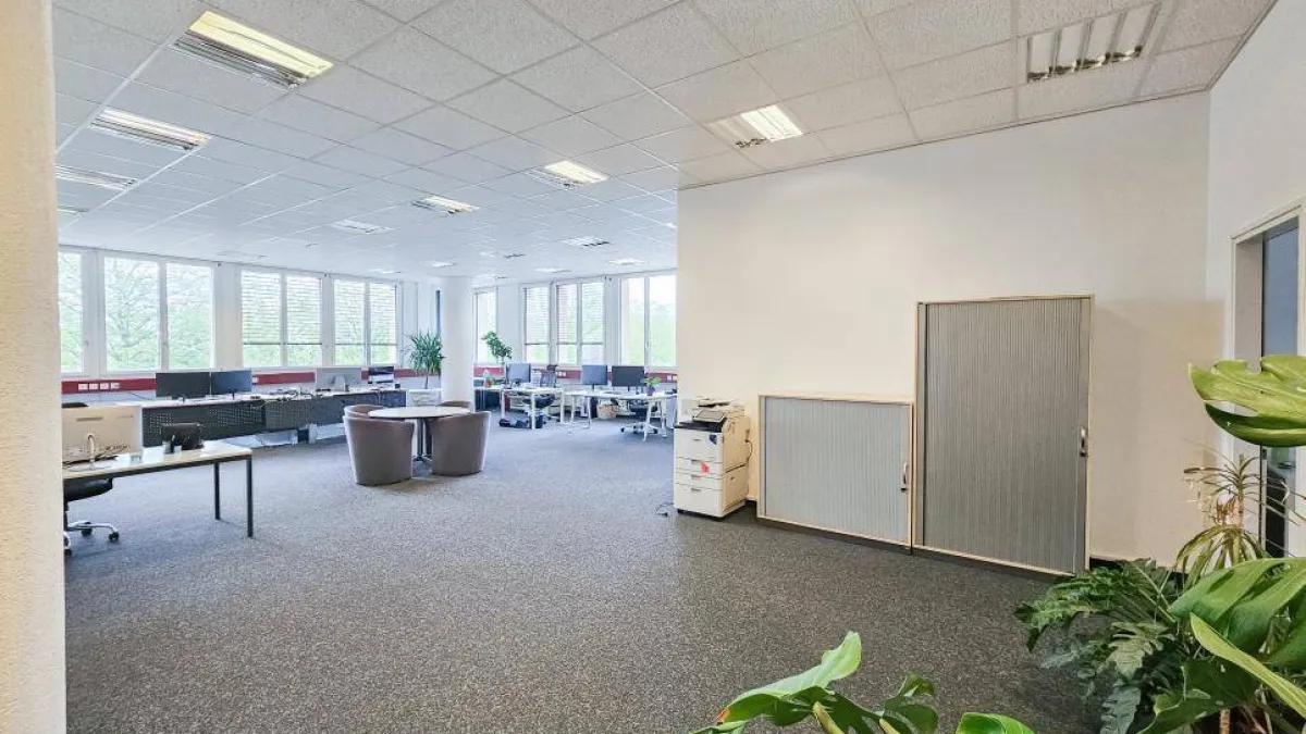 Bureaux/artisanal au 1er étage 234m² à vendre avec 6 places de parking intérieures 