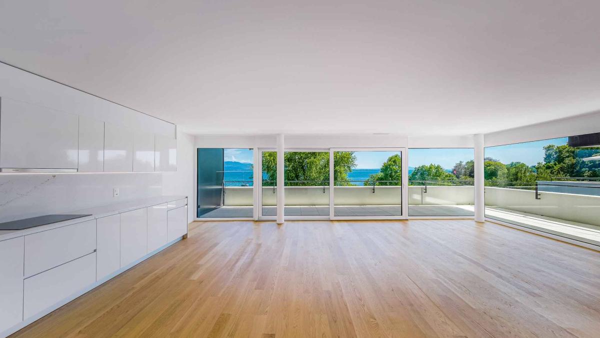 Luxueux 4.5 pièces traversant avec balcon couvert de 76m2 et vue lac