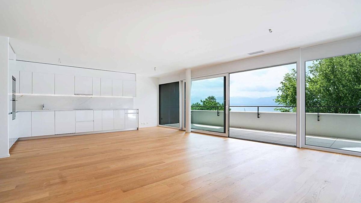 Luxueux 4.5 pièces traversant avec balcon couvert de 76m2 et vue lac