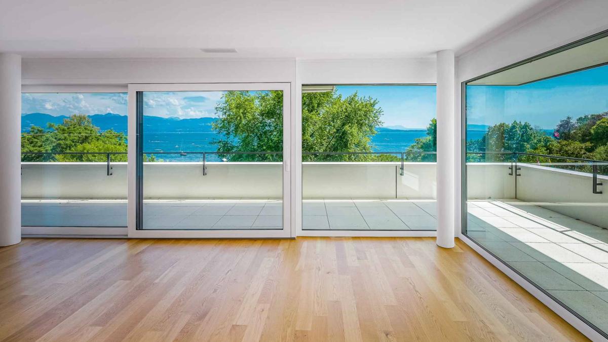 Luxueux 4.5 pièces traversant avec balcon couvert de 76m2 et vue lac