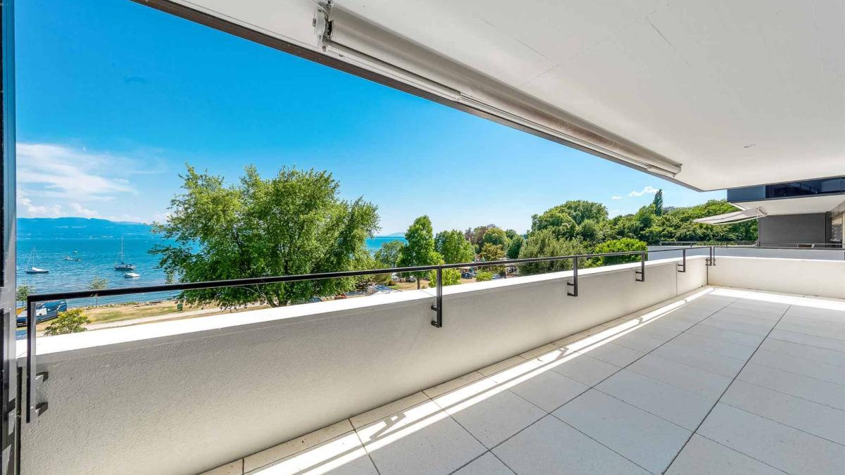 Luxueux 4.5 pièces traversant avec balcon couvert de 76m2 et vue lac