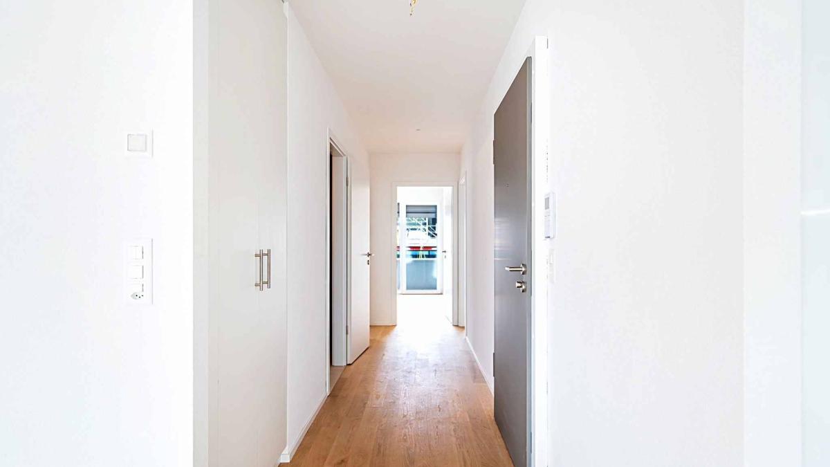 Luxueux 4.5 pièces traversant avec balcon couvert de 76m2 et vue lac