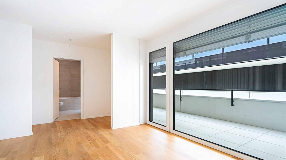 Luxueux 4.5 pièces traversant avec balcon couvert de 76m2 et vue lac