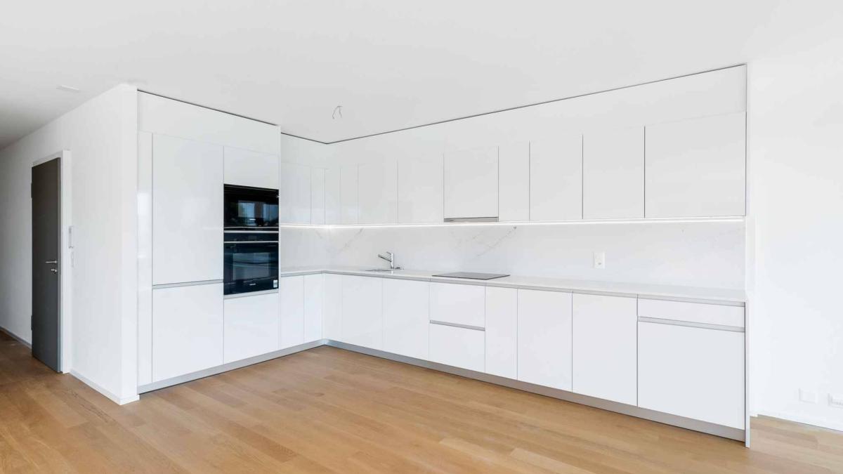 Luxueux 4.5 pièces traversant avec balcon couvert de 76m2 et vue lac