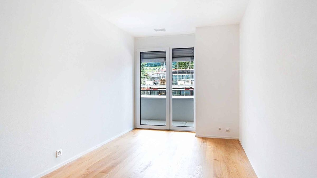 Luxueux 4.5 pièces traversant avec balcon couvert de 76m2 et vue lac