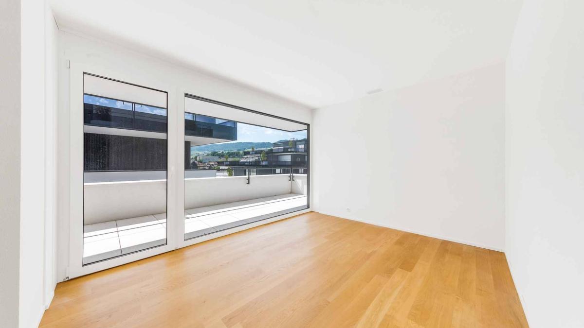 Luxueux 4.5 pièces traversant avec balcon couvert de 76m2 et vue lac