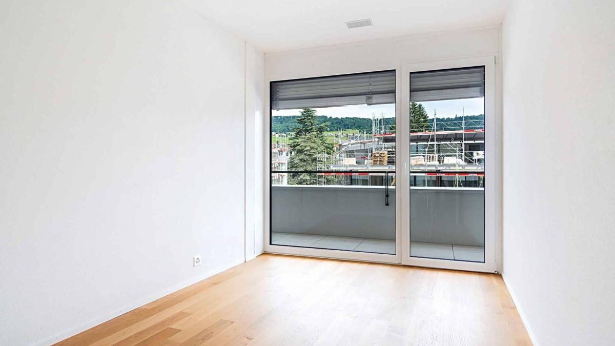 Luxueux 4.5 pièces traversant avec balcon couvert de 76m2 et vue lac