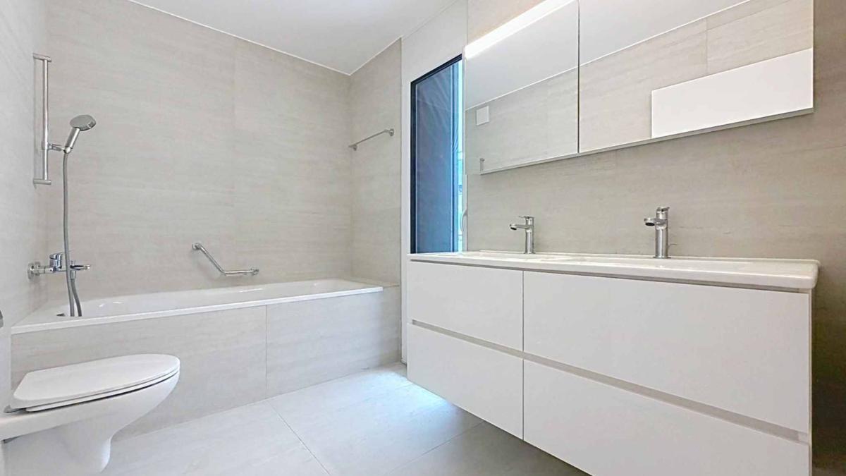 Luxueux 4.5 pièces traversant avec balcon couvert de 76m2 et vue lac