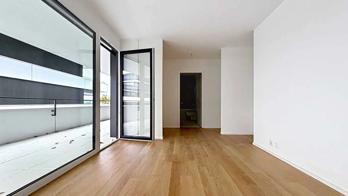 Luxueux 4.5 pièces traversant avec balcon couvert de 76m2 et vue lac