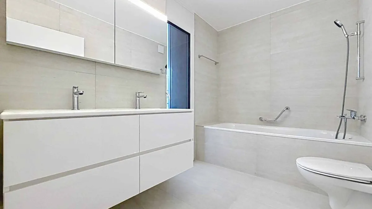 Luxueux 4.5 pièces traversant avec balcon couvert de 76m2 et vue lac