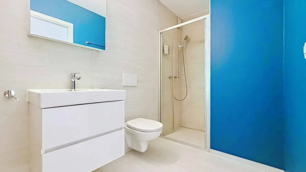 Luxueux 4.5 pièces traversant avec balcon couvert de 76m2 et vue lac