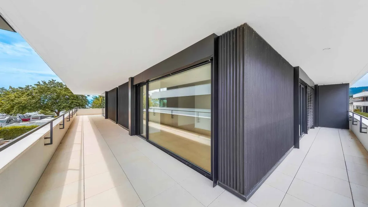 Luxueux 4.5 pièces traversant avec balcon couvert de 76m2