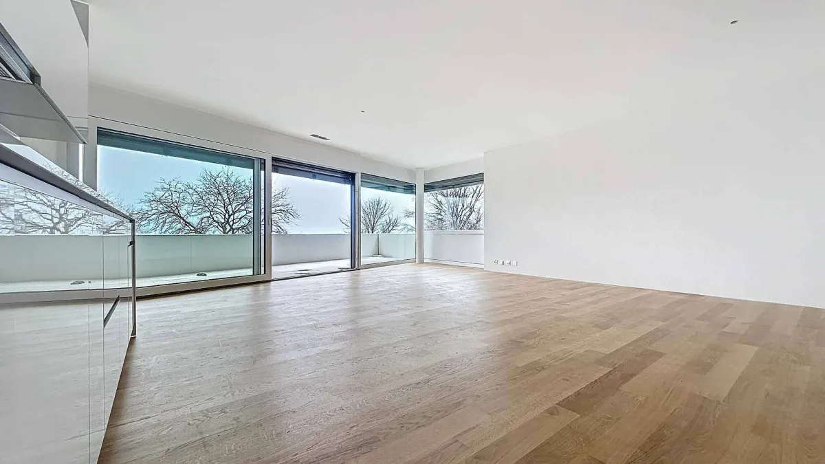 Spacieux 3.5 pièces traversant de 108m2 avec 2 balcons et vue sur le lac