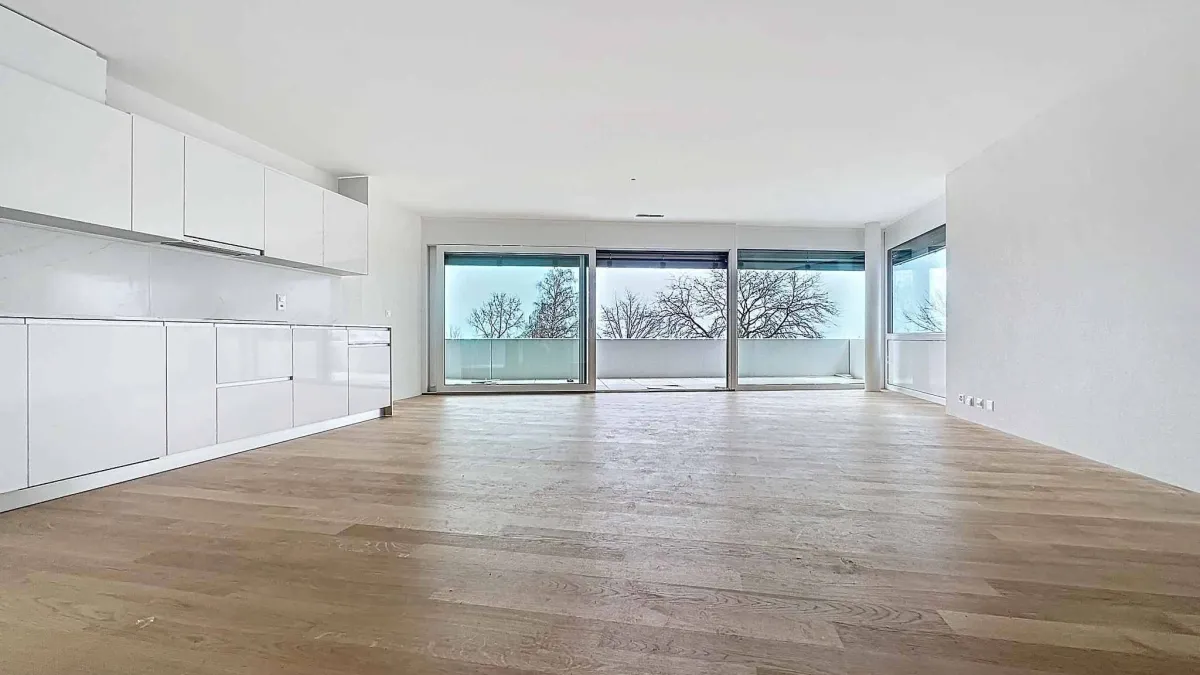 Spacieux 3.5 pièces traversant de 108m2 avec 2 balcons et vue sur le lac