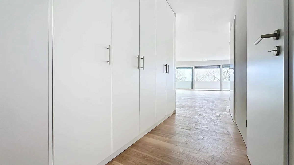 Spacieux 3.5 pièces traversant de 108m2 avec 2 balcons et vue sur le lac