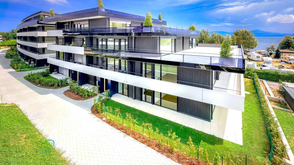 Appartement neuf de 5.5 pièces avec terrasse couverte et jardin