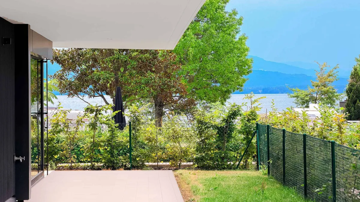 Appartement neuf de 5.5 pièces avec terrasse couverte et jardin