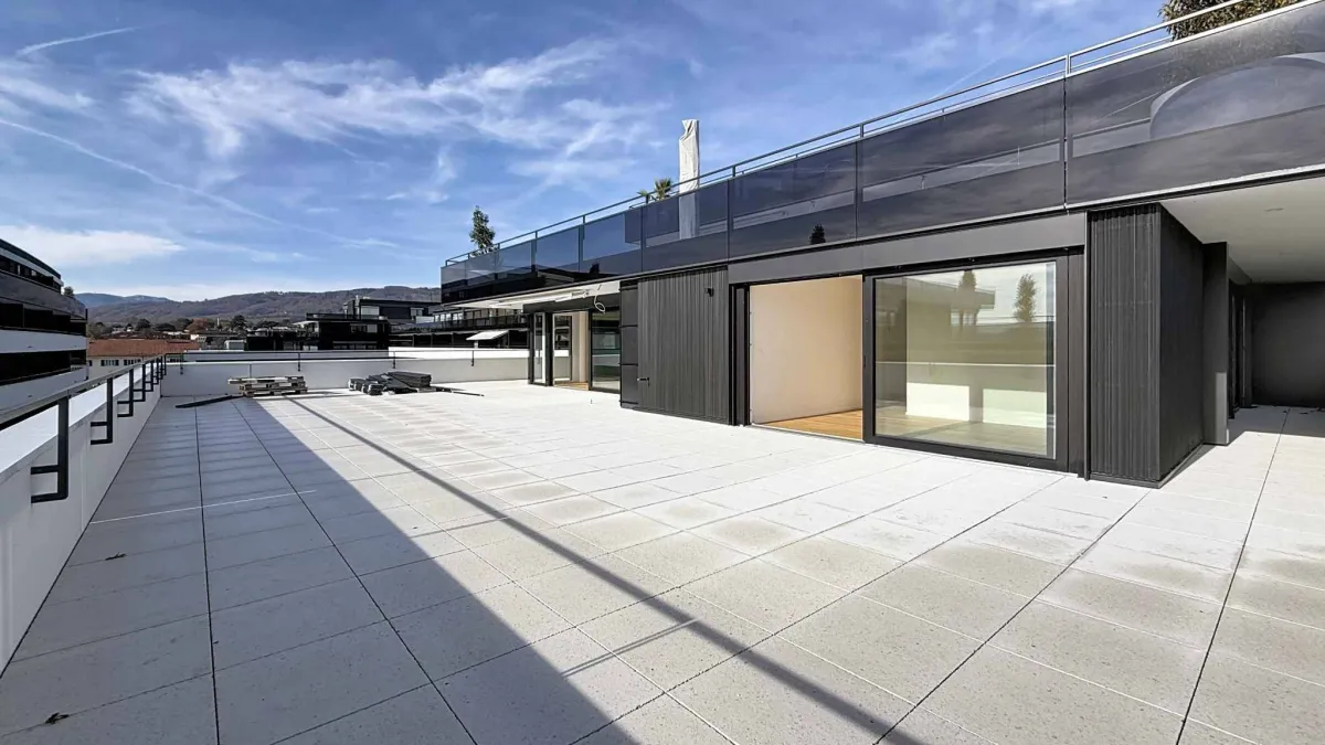 Luxueux 4.5 pièces d'angle de 168m2 avec terrasse de 117m2 au 2ème étage