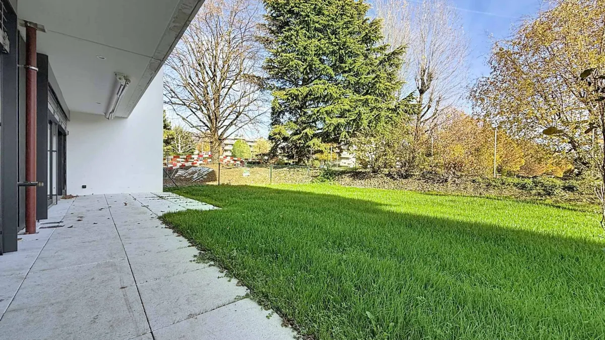 Appartement neuf de 2.5 pièces avec terrasse et jardin