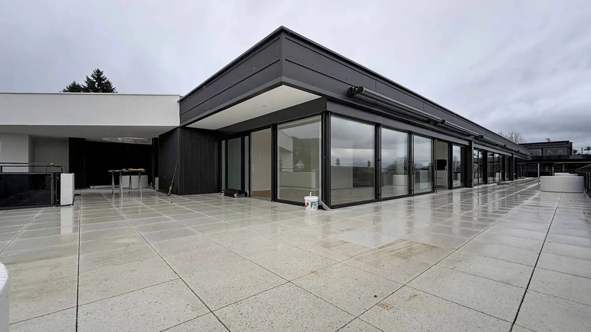 Attique neuf de 4.5 pièces avec rooftop terrasse