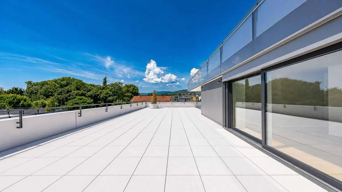 Luxueux 4.5 pièces au 2ème étage avec terrasse de 117m2, balcon de 47m2 et ascenseur privatif 