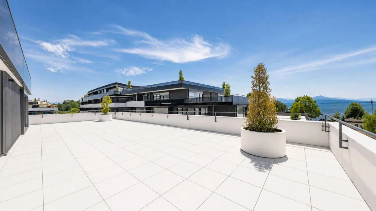 Luxueux 4.5 pièces au 2ème étage avec terrasse de 117m2, balcon de 47m2 et ascenseur privatif 