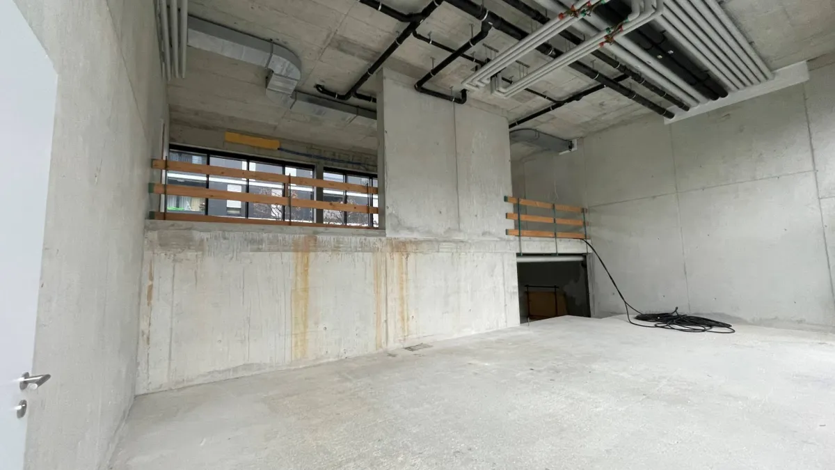 Spacieuse arcade contemporaine de 132 m², adaptée à de multiples activités