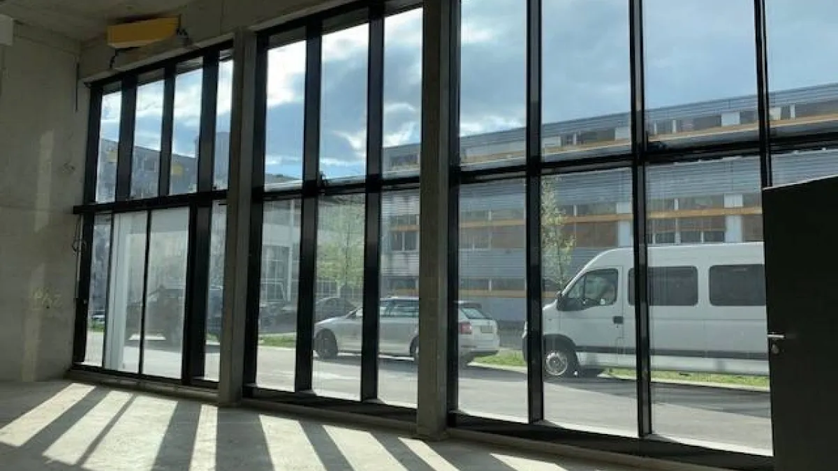 Spacieuse arcade contemporaine de 132 m², adaptée à de multiples activités