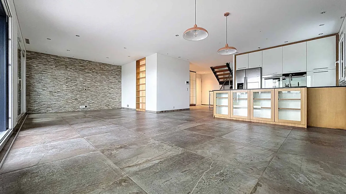 Duplex de 4.5 pièces avec sous-sol, jardin et vue sur le lac