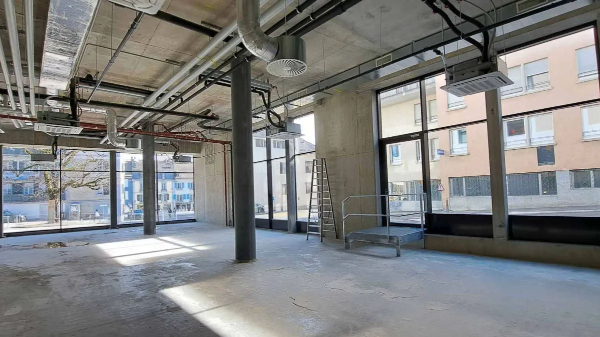 Arcades commerciales sises au Centre de Rolle