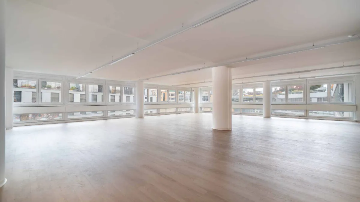 idéalement située au centre-ville - magnifique surface de 221 m2