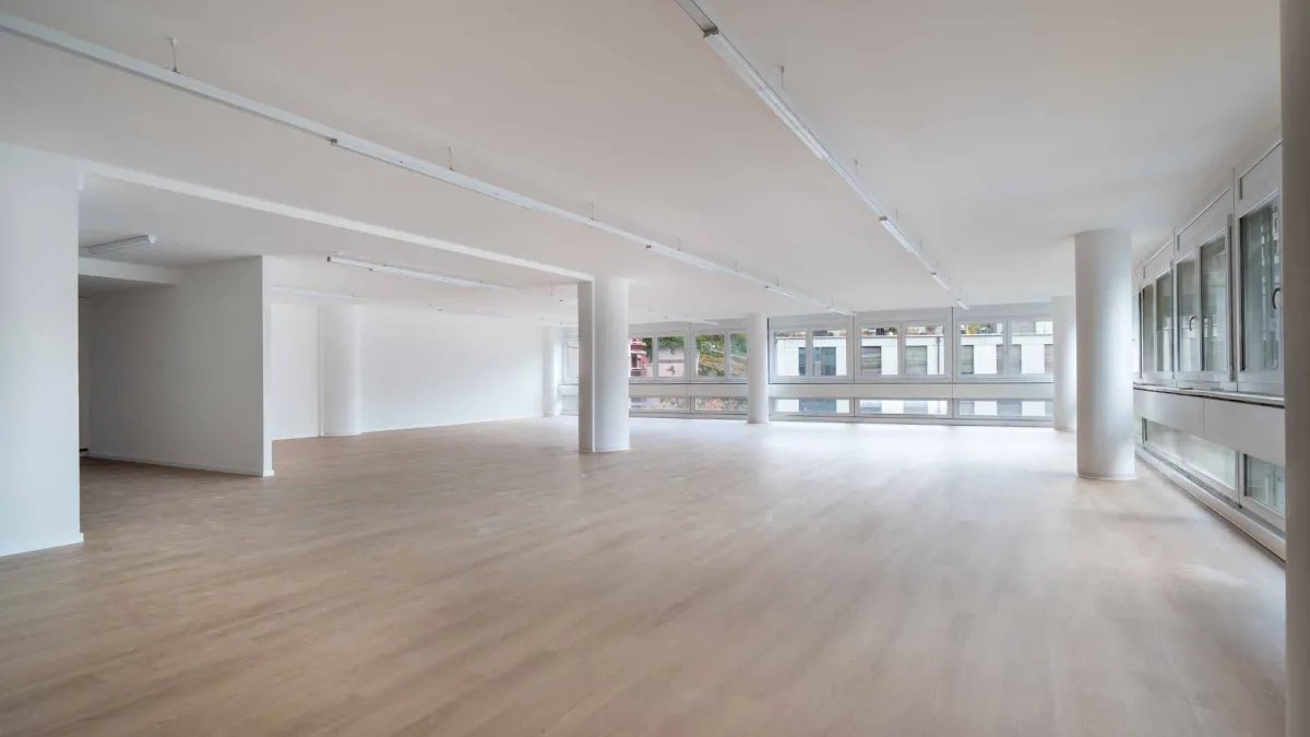 idéalement située au centre-ville - magnifique surface de 221 m2