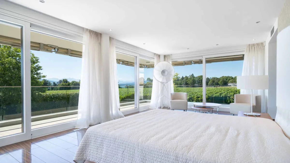 Somptueuse propriété avec piscine et vue panoramique sur le lac