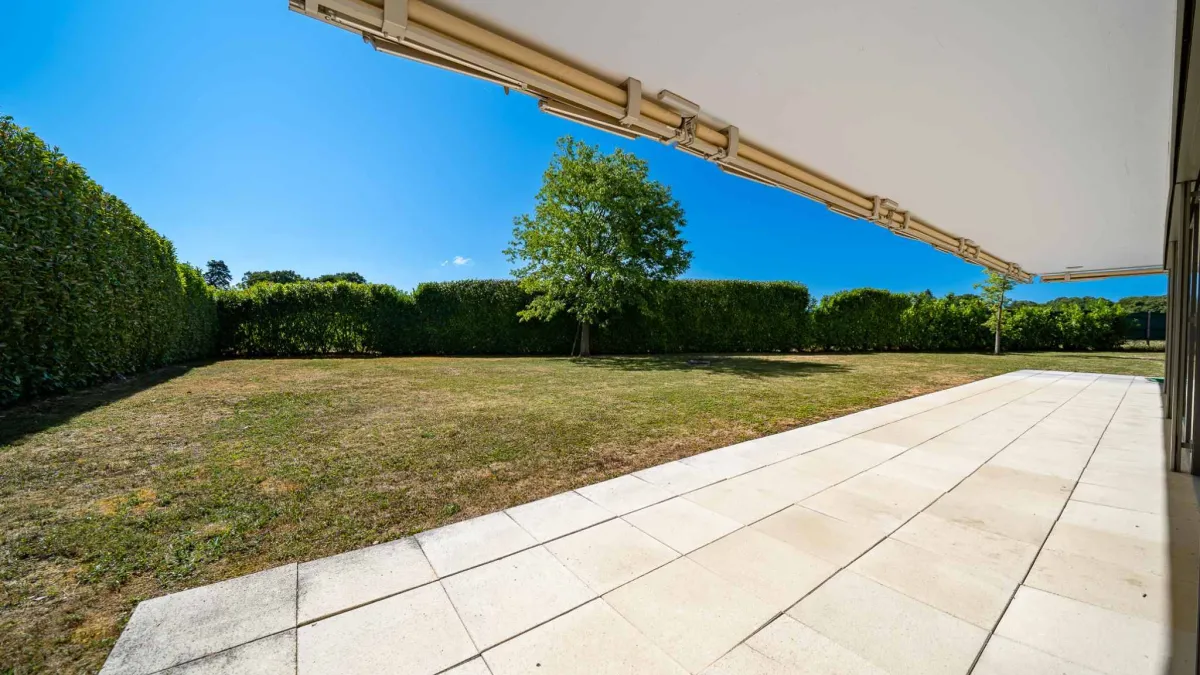 Somptueuse propriété avec piscine et vue panoramique sur le lac