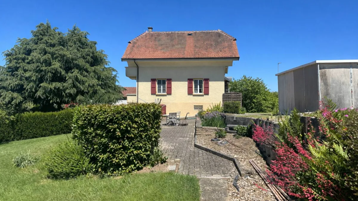 Maison individuelle de 4.5 pièces avec terrasses et jardin