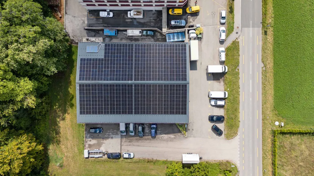 Atelier-stockage de 640 m² avec places de parc à disposition