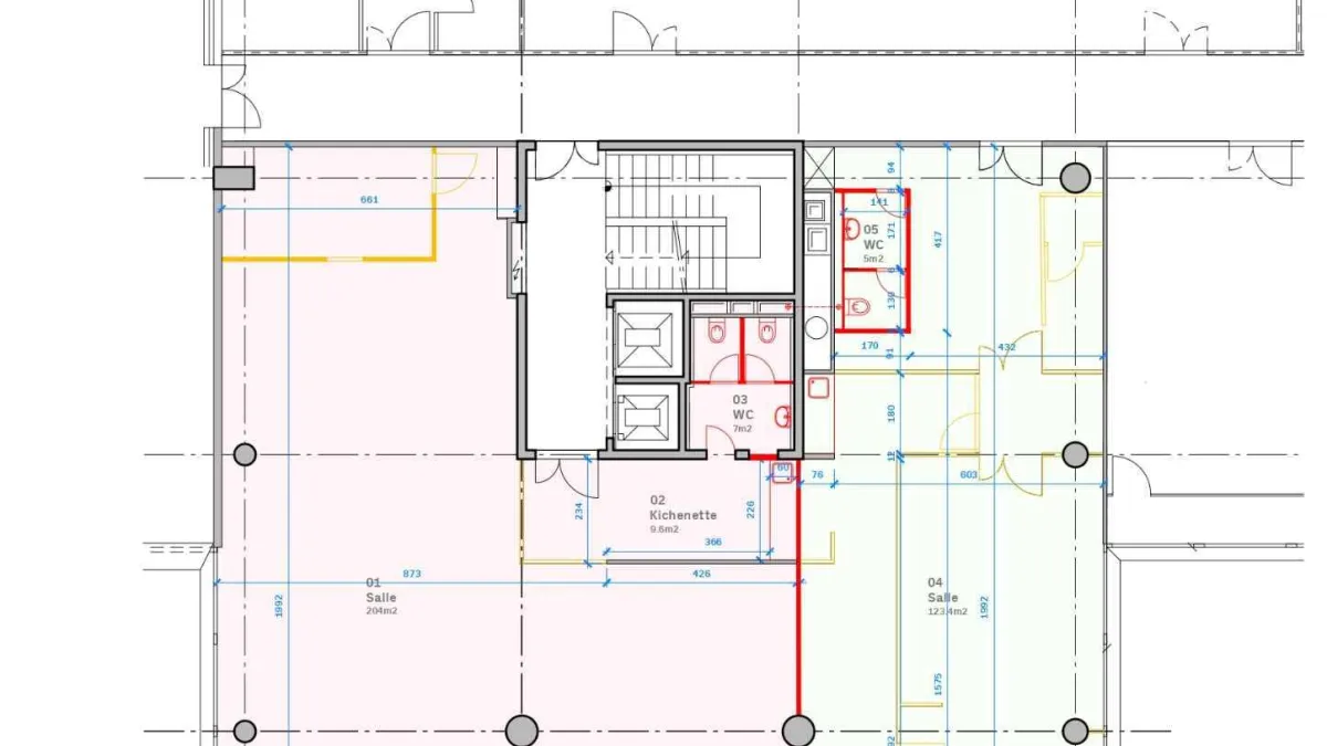 Locaux commerciaux modernes et entièrement rénovés de 129 m² et 230 m²