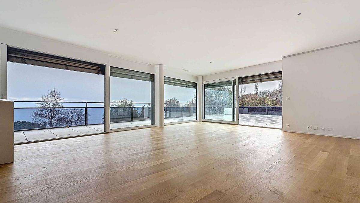 Nouvelle promotion : appartement de 5.5 pièces avec balcon couvert et terrasse