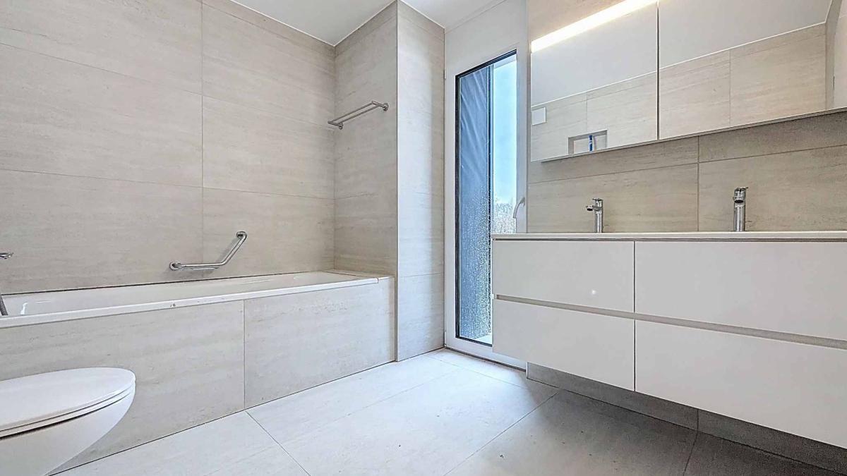 Nouvelle promotion : appartement de 5.5 pièces avec balcon couvert et terrasse