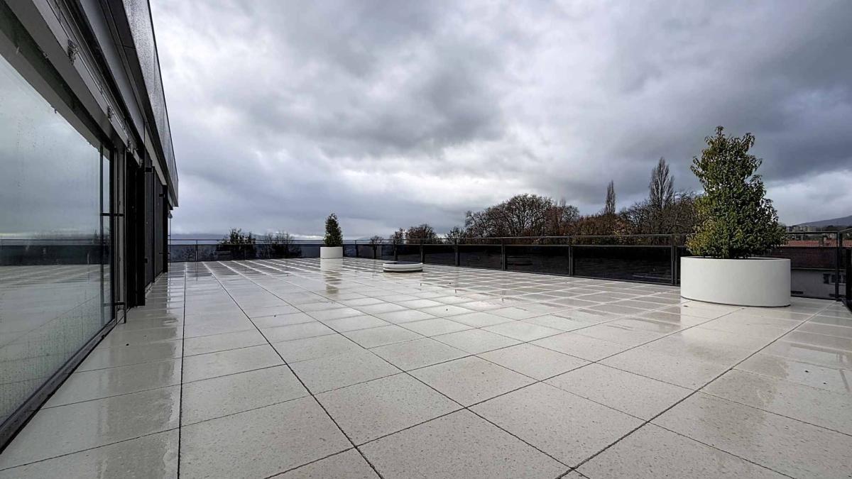 Nouvelle promotion : appartement de 5.5 pièces avec balcon couvert et terrasse