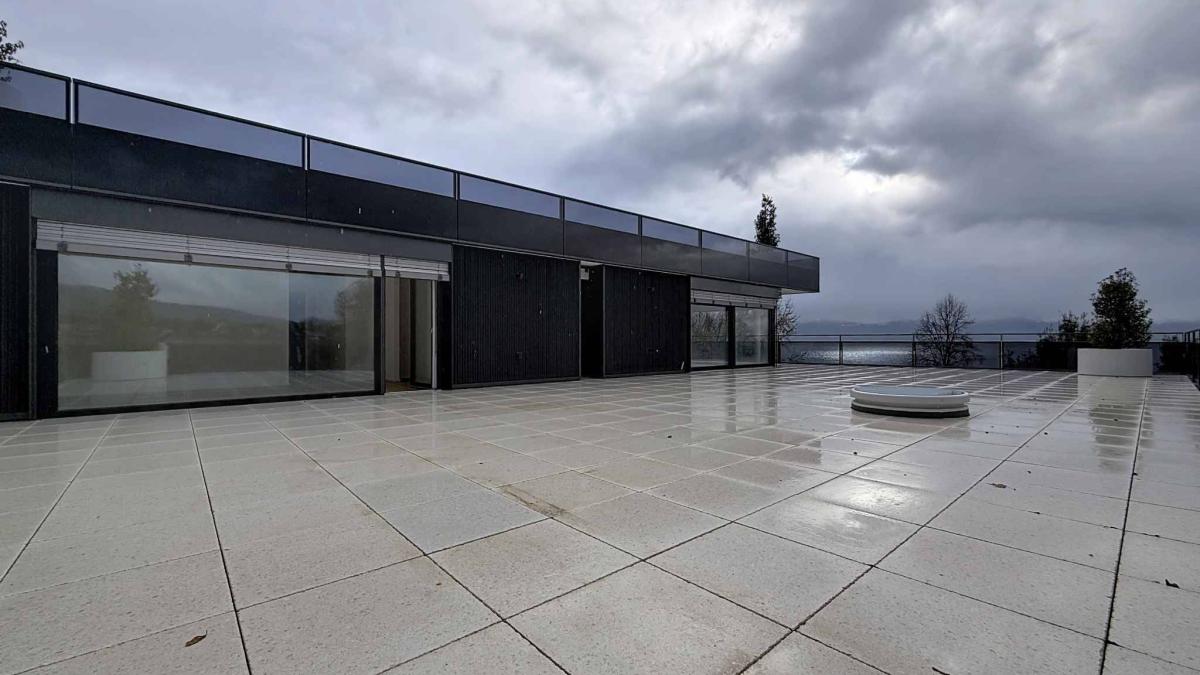 Nouvelle promotion : appartement de 5.5 pièces avec balcon couvert et terrasse